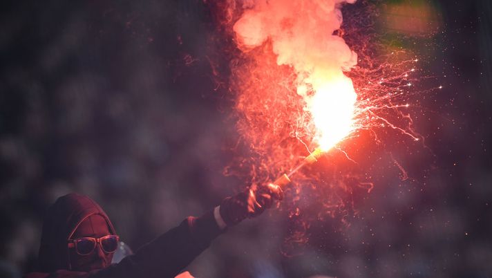 Fumogeni legalizzati ad Amburgo, il sondaggio: il 98% dei tifosi si sentono sicuri, l’89% rivuole i fuochi