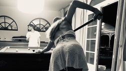 Belen Rodriguez e il sexy biliardo: scatto da urlo mentre si diverte con…