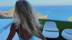 Giulia Amodio saluta l’estate così: tuffo in piscina e lato B pazzesco