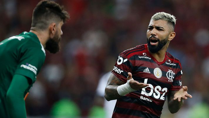 Gremio-Flamengo, cuore tenero Gabigol: regala la sua maglia ad un piccolo tifoso avversario