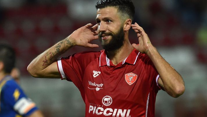 Si allena per il Perugia, ma pensa ai soli 107 posti di terapia intensiva della sua Calabria: la doppia battaglia di Iemmello