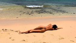Erjona Sulejmani fa sognare i suoi follower con uno scatto hot in spiaggia