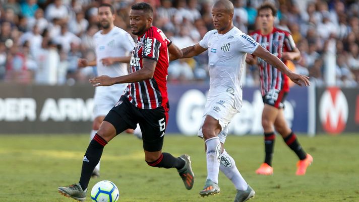 Santos in fuga, ma pareggio di Dani Alves: pareggio finale nel derby San-Sao di Vila Belmiro