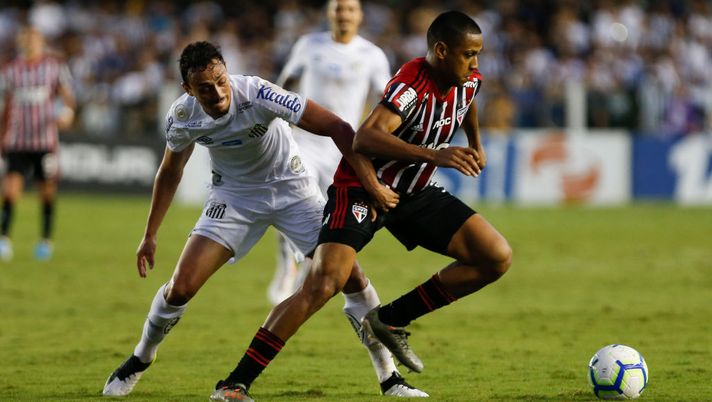 Derby paulista in parità anche gli spintoni: tra Santos e San Paolo uno spintone tira l’altro…