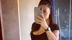 Majooh Barbeito, il selfie è da impazzire: Lato B e décolleté da urlo per lady Ocampos