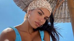 Jovana infiamma il web col suo bikini azzurro: forme da urlo per lady Djordjevic