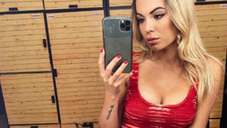 Ludovica, cartolina piccante dalla Sardegna. La Pagani strega il web col suo lato B