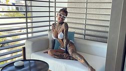 Zoe Cristofoli si gode le vacanze a Dubai: la foto in bikini lascia senza fiato i followers