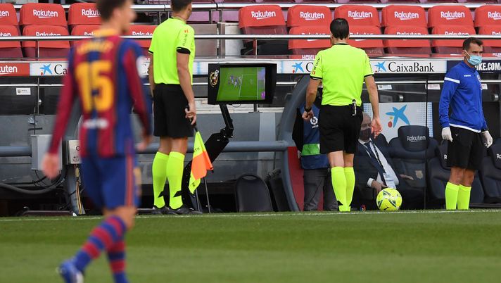 Arbitro ma che referto è?! Barcellona-Real non si è giocata a Siviglia e l’assistente non era suo fratello…