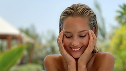 Viky Varga splendida anche senza trucco. Lady Pellé fa sognare in topless e il lato B è da applausi