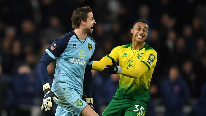 Norwich, il portiere pararigori cerca di sventare anche la solitudine: tante telefonate ai tifosi più anziani