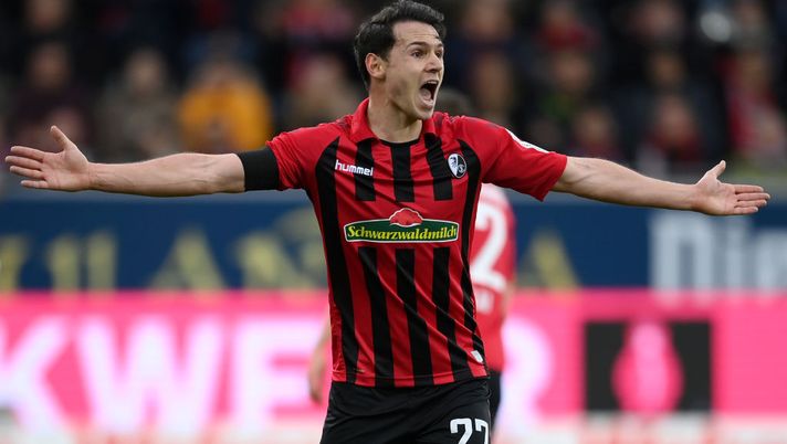 Friburgo, la squadra prende gol dal Fortuna e scopre di essere in 10: Hofler, l’undicesimo, era in bagno…!