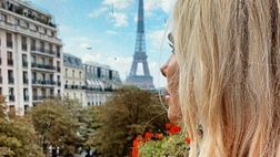 Ilary Blasi con vista Parigi cita Pavese: “Non si ricordano i giorni, ma…”