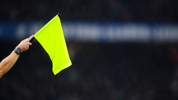 Malore in tribuna, il tifoso sviene: lo salva il guardalinee del campionato di Eccellenza