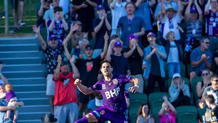 Sei gol del Perth, doppietta El Tuna: Bruno Fornaroli esulta come il Pazzo Pazzini