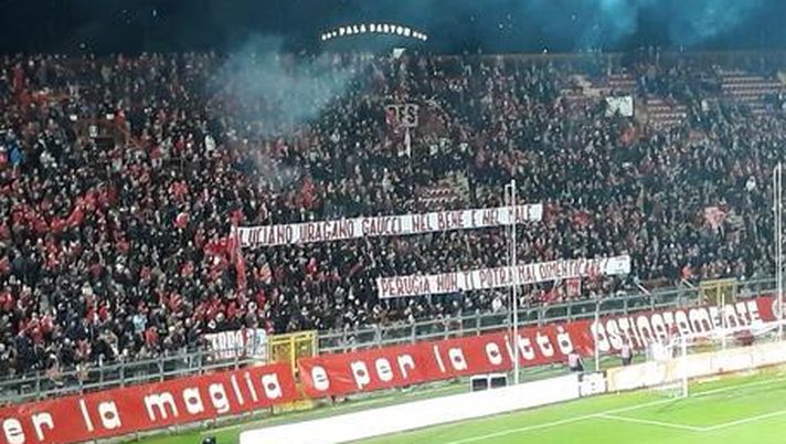 Perugia non dimentica il suo presidente-uragano: applausi, striscioni e commozione per Luciano Gaucci