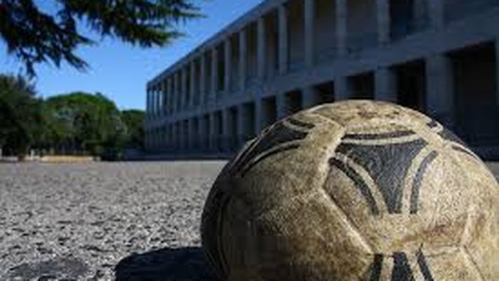 Il Coach dell’anno…in allenamento abbatte un suo giocatore!