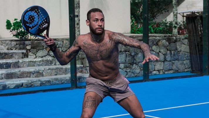 Clamoroso Neymar: in Brasile si muore di Covid-19 e lui gioca a tennis e fa vacanza con gli amici!
