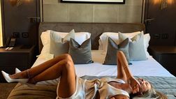 Relax in Puglia per Viktoria Varga. Sorrisoni per lady Pellé, che ammette: “Scusate ma…”
