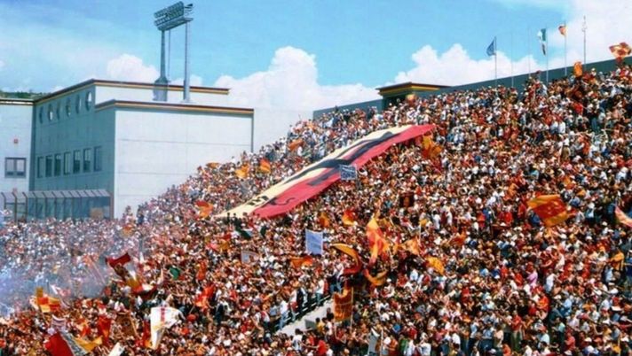 Minacce al derby di Messina: 6 Daspo contro i tifosi che hanno intimidito il giornalista Capuano