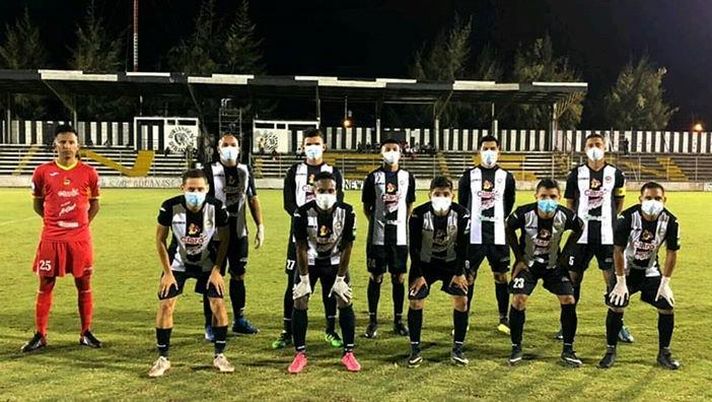 Nicaragua, tutti in campo si gioca con la mascherina: Laureiro “Ho segnato, me la sono tolta, non riuscivo a respirare…”
