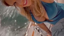 VIDEO / Michela Persico raggiante: gita sul lago per lady Rugani, baciata dal sole