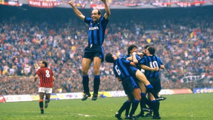 Il derby a sorpresa: 34 anni fa inaugurava la serie Giuseppe Minaudo, proprio all’esordio di Silvio Berlusconi