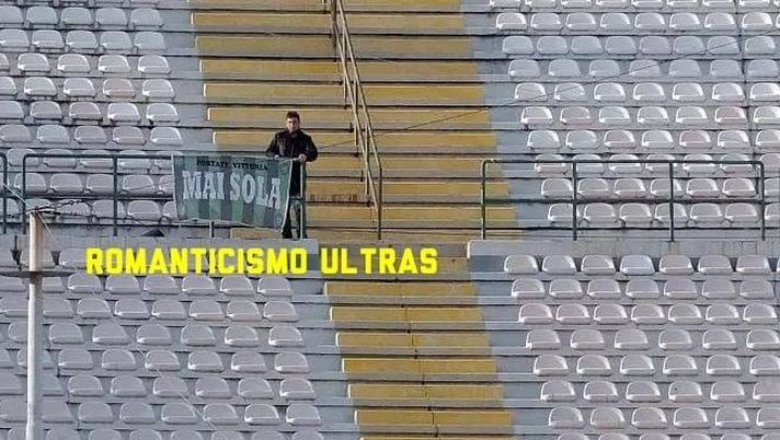 Serie D, la squadra è ultima, zero tifosi: ma lui, da solo, per la Palmese, resiste…
