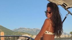 Jovana Djordjevic sogna le vacanze: la modella “torna” in barca con un bikini da urlo