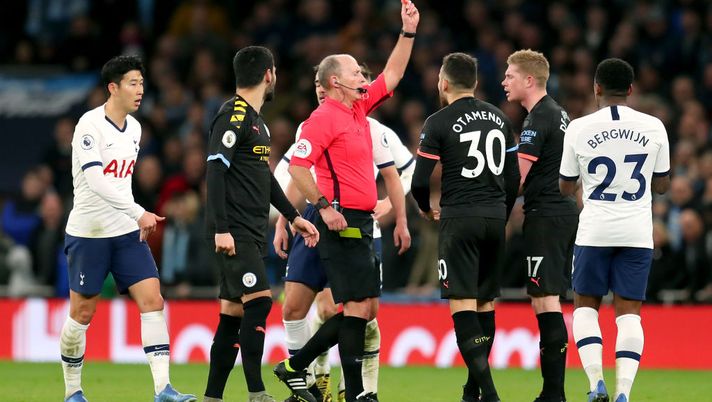 “Oh my God!”, “Siamo fregati”: le reazioni dei tifosi United alla notizia di Mike Dean arbitro del Manchester Derby