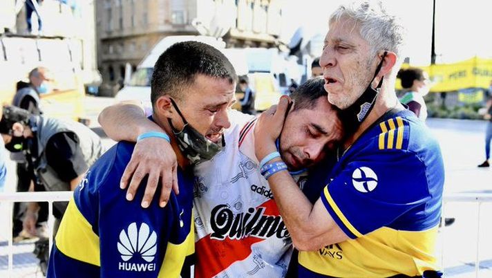 Boca e River, un solo volto e una sola lacrima: la tragedia Maradona va molto oltre il derby di Baires