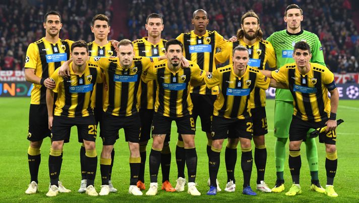 Viola le restrizioni Covid per vedere i lavori del nuovo stadio: tifoso Aek Atene 60 enne multato, paga la società
