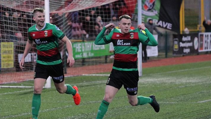 Otto punti in meno cancellati dal derby di Belfast: il Glentoran ne fa 2 al Solitude, lo stadio del Cliftonville