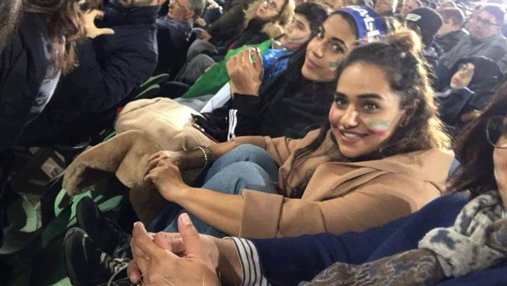 Hanno sorriso e hanno cantato: le tifose iraniane a Palermo per Italia-Armenia