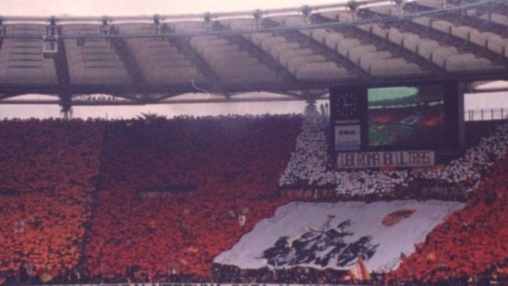 Vent’anni dopo, i romanisti festeggiano più la coreografia che il derby vinto 4-1