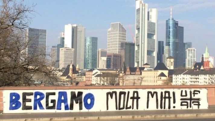 Francoforte, Carlo Magno e il Meno: i ponti e gli ultras della città tedesca incitano Bergamo a non mollare!