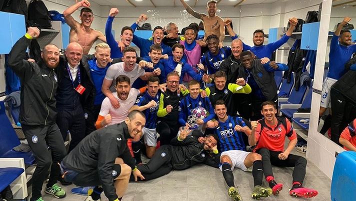 L’Atalanta rientrata a Bergamo, Papu Gomez a Mattia Caldara: “Sei tornato per vivere questi momenti!”