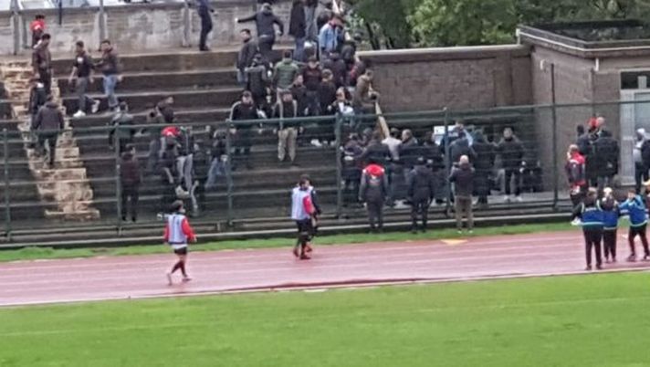 Più Daspo che gol nel derby di Ischia: 1-0 contro il Lacco Ameno, ma 8 divieti per calci, pugni e ombrellate