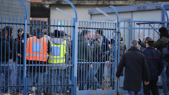 Gemellaggi e violenza: anche i tifosi del Siviglia negli scontri prima del derby Cesena-Modena