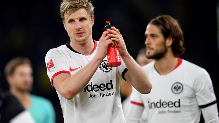 Star Wars ed Eintracht Francoforte: Hinteregger canta che ti passa e soprattutto “State a casa”
