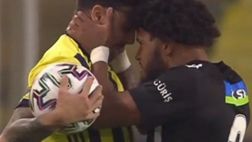 Il bimbo in lacrime, l’aquila in volo, i genitali del vincitore: social, c’è di tutto dopo i 7 gol del derby di Istanbul!