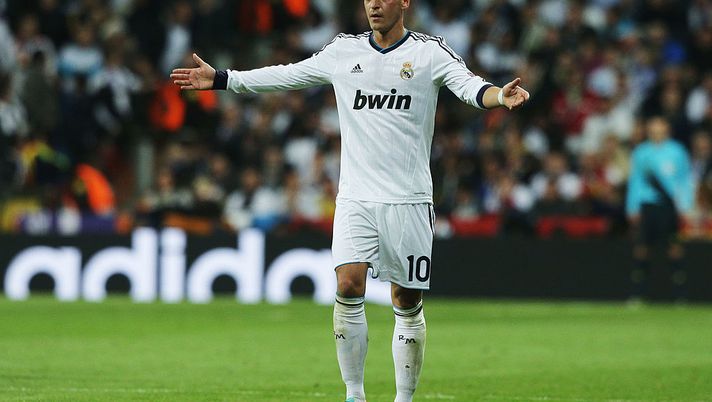 Real Madrid, Ozil e quel litigio con Mourinho: “Gli lanciai la maglia e gli dissi, se sei così bravo gioca tu…!”