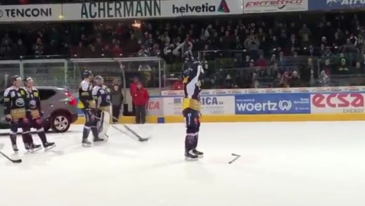 Vincono e danzano sul ghiaccio i Cavalieri dell’Ambrì Piotta: 7 reti contro il Lugano nel derby
