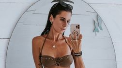 Valentina Vignali, bikini sui social e fisico perfetto. E chiede: “Specchio delle mie brame…”