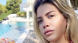 Wanda Nara, ennesimo scatto bollente: forme pazzesche. E scrive: “Estate, non andartene”