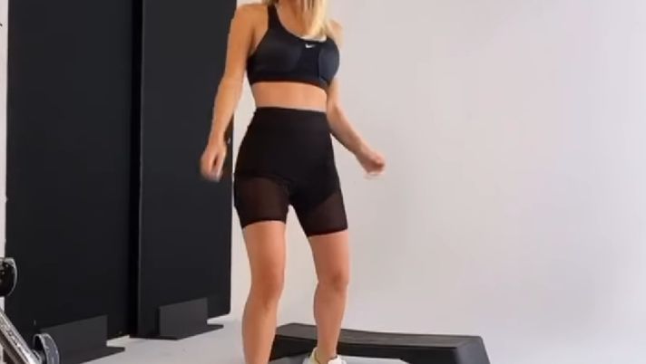 La sforbiciata di Diletta: si allena come Ibra e si prepara per il suo weekend calcistico sui campi di DAZN