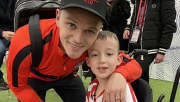 Harry ha 8 anni, è malato: dalla fisioterapia quotidiana in maglia rojiblanca al sogno del Wanda Metropolitano!