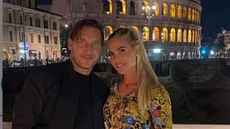 Totti, ma per chi è la dedica? Foto con Ilary in centro a Roma: “Più bella cosa non c’è…”