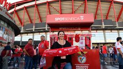 Benfica dai due volti: vince il derby nonostante i fumogeni degli avversari ma adesso deve giocare a porte chiuse