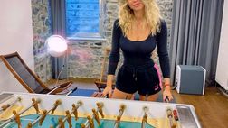 Diletta Leotta si dedica al biliardino: lo scatto della conduttrice fa impazzire i fan